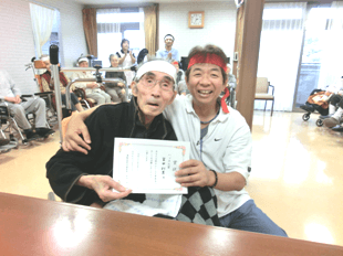 安井直院長と患者さん