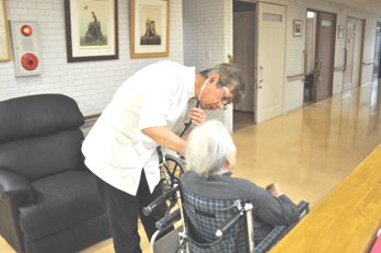 安井直（やすいただし）院長と患者さん